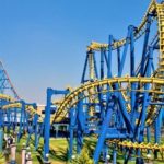 ¿qué días abre six flags?