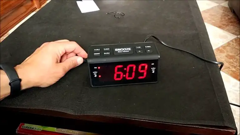 Como poner la radio de despertador