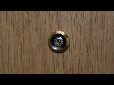 Como quitar la mirilla de una puerta